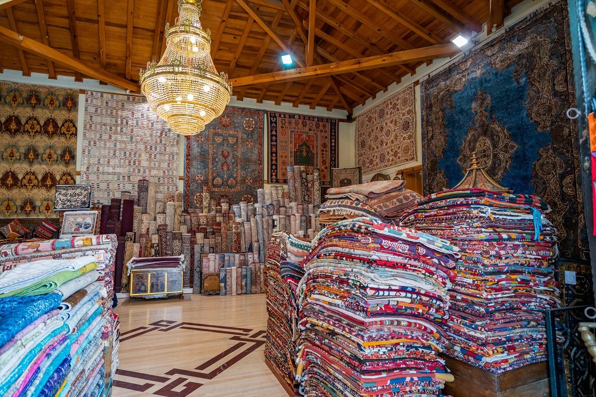 large-stacks-of-oriental-rugs-in-a-store-colorfu-2025-01-08-19-10-39-utc-min